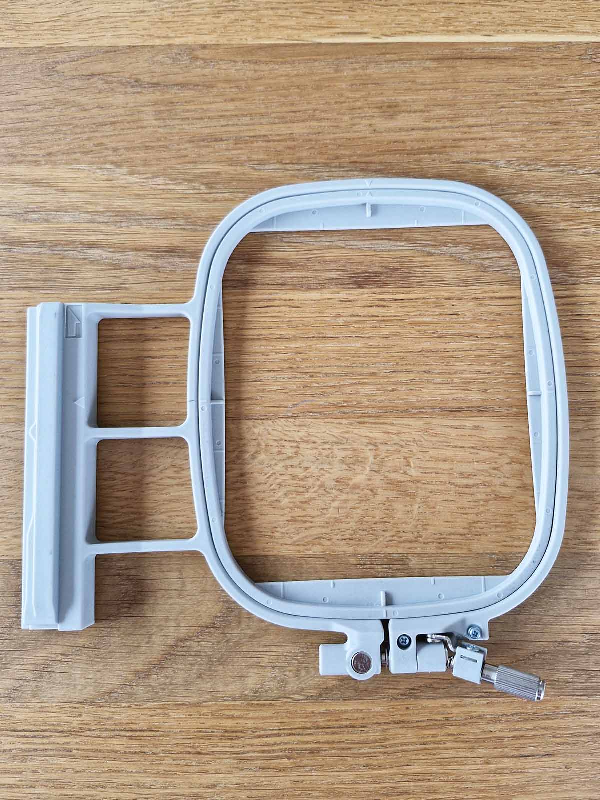 Brother embroidery hoop 100×100 usable area Brother 100x100 embroidery hoop with visible safe embroidery area